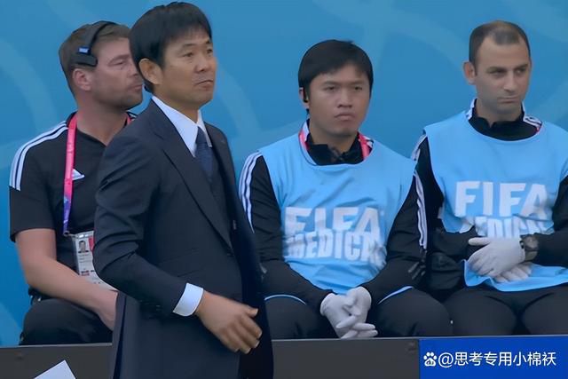 出差被两男同事玩到吹潮